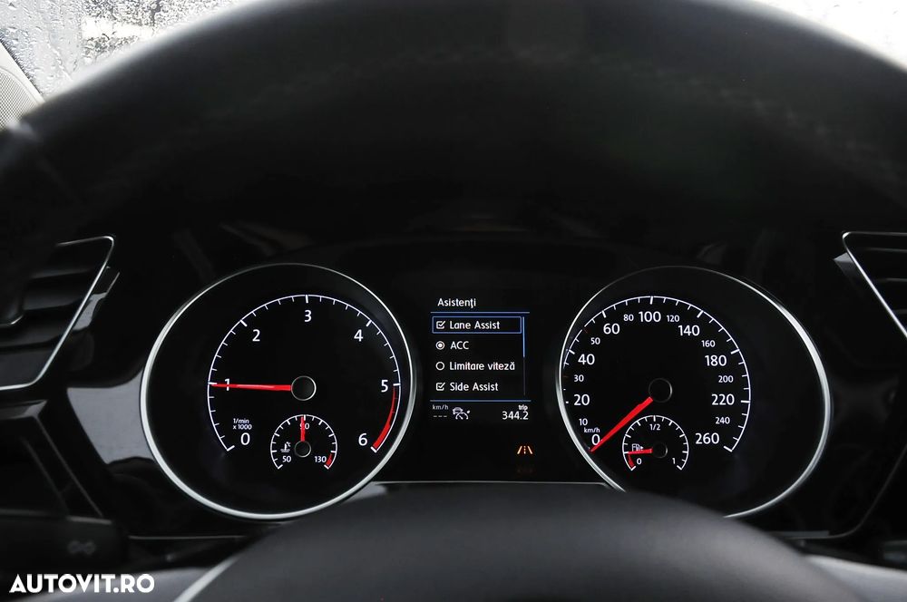 Volkswagen Touran 2.0 TDI DSG Highline - 11