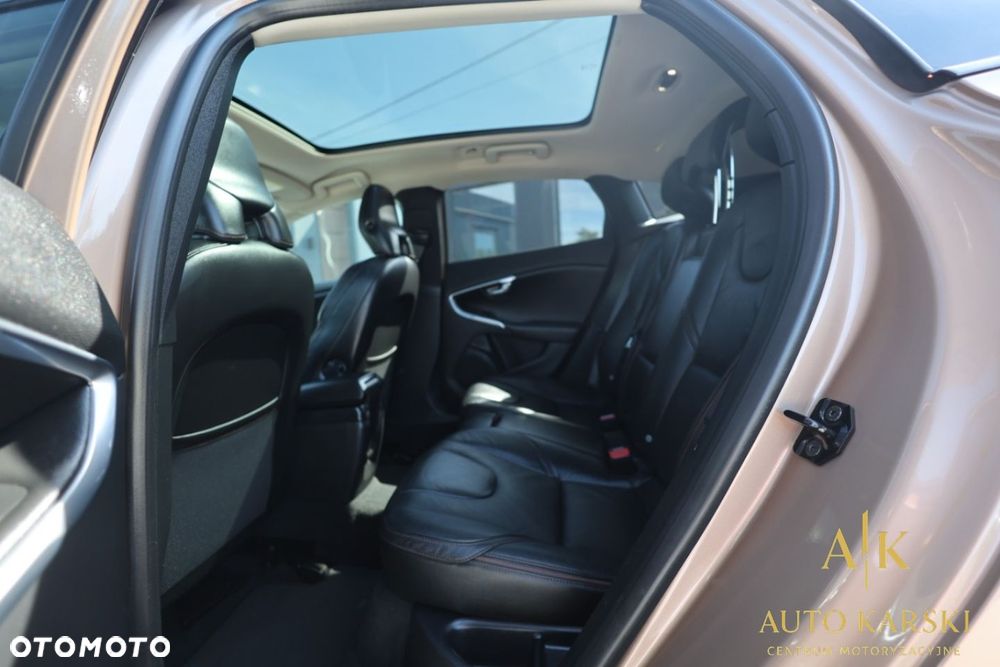 Volvo V40 Cross Country - 32