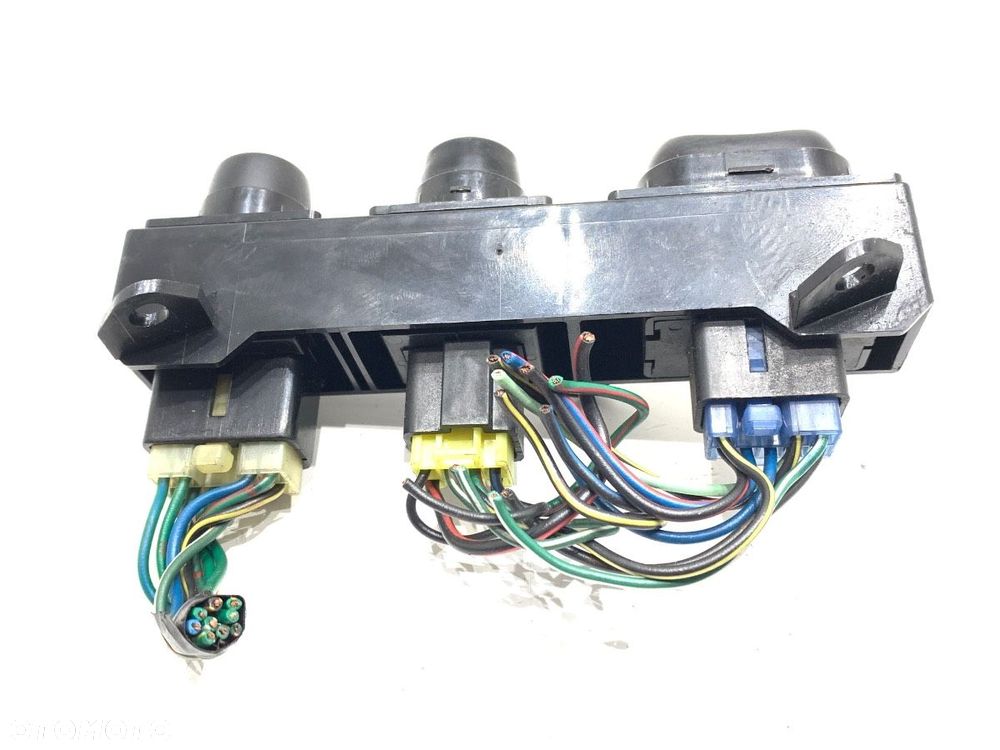 WŁĄCZNIK ŚWIATEŁ AWARYJNYCH  MITSUBISHI ECLIPSE I (D2_A) 1989 - 1995 2.0 i 16V (D22A, D27A) 110 - 2