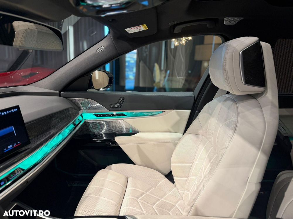 BMW Seria 7 740d xDrive MHEV - 31