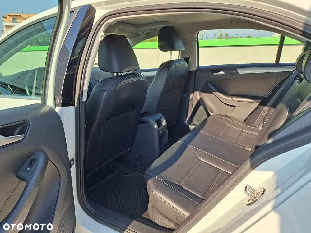 Volkswagen Jetta - 10