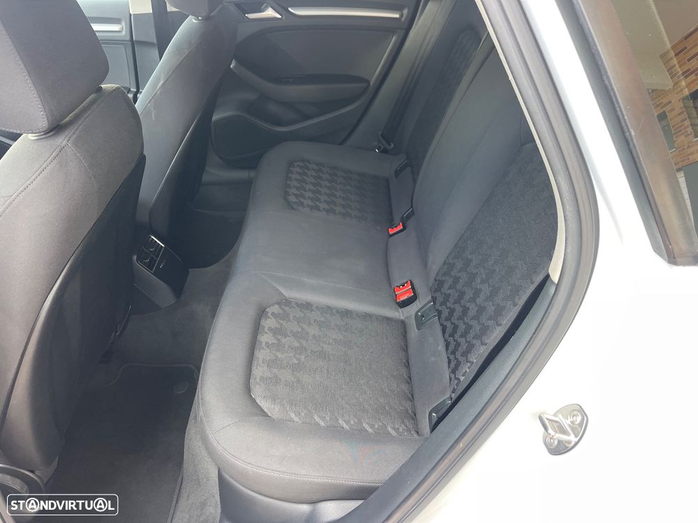 Audi A3 Sportback 1.6 TDI (clean diesel) S tronic Attraction - 8
