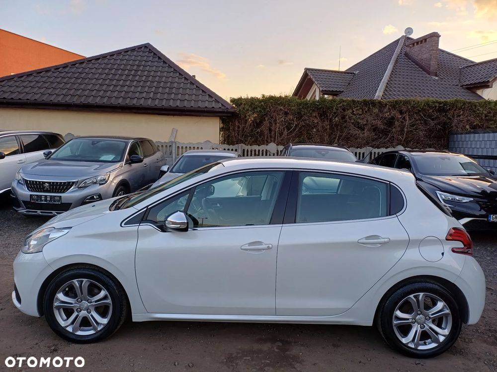 Peugeot 208 PureTech 110 Stop & Start Signature - 4