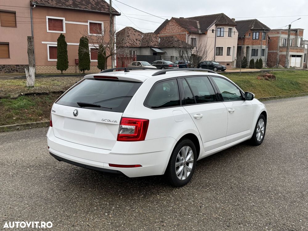 Skoda Octavia 1.6 TDI DSG Style - 4