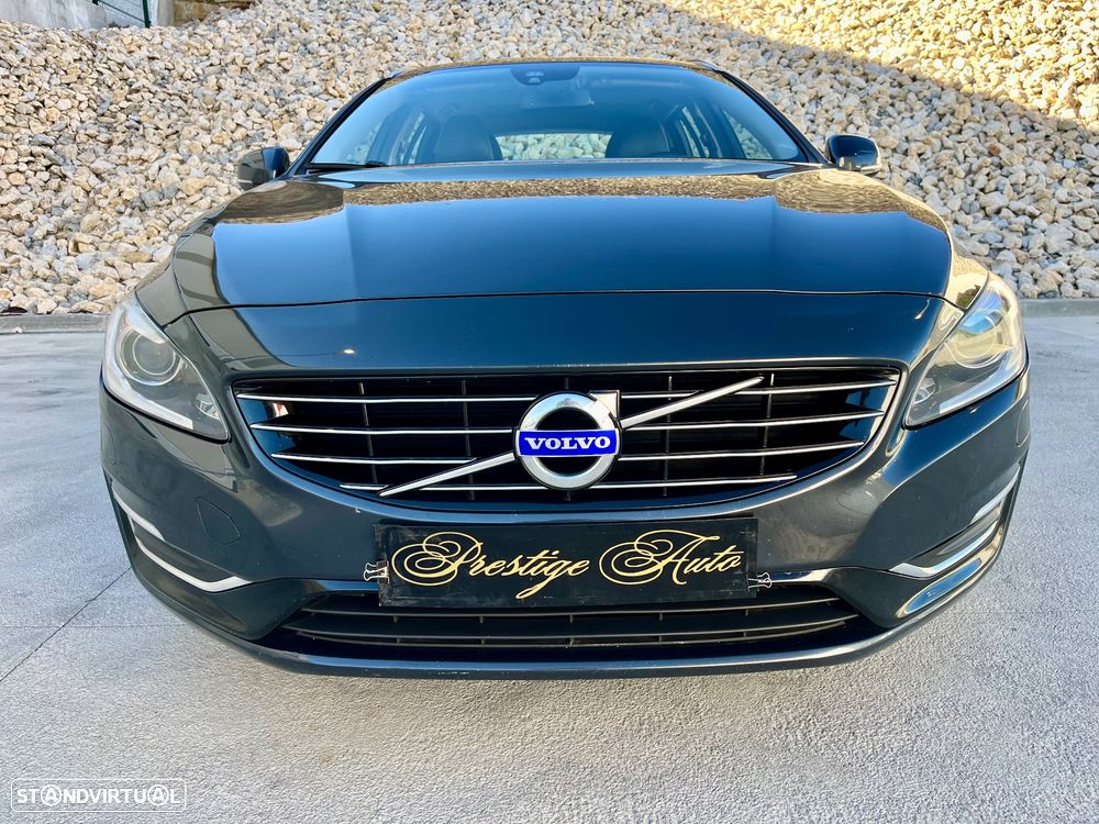 Volvo V60 D6 Plug-In-Hybrid AWD Geartronic Summum - 2