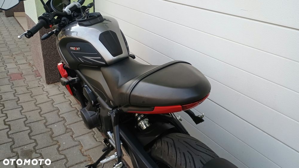 Triumph Trident - 16