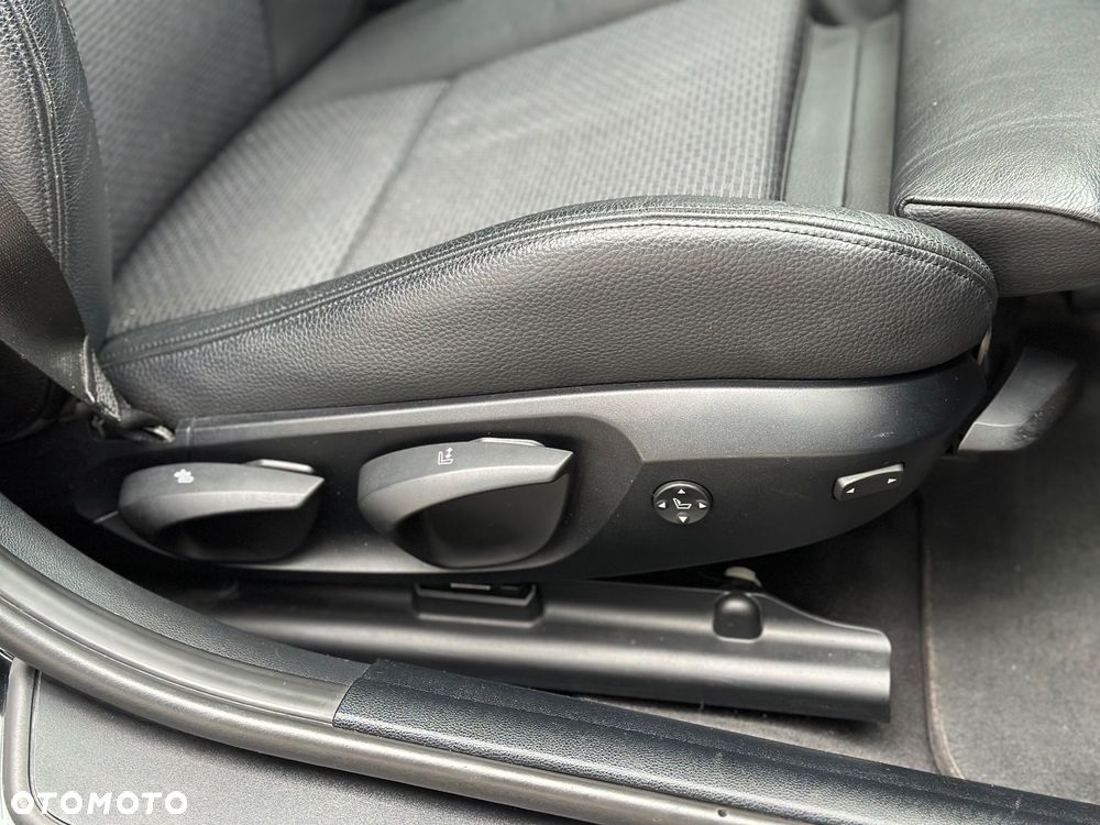 BMW Seria 3 320d xDrive - 16