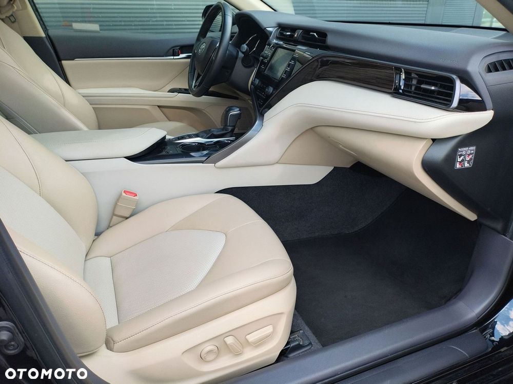 Toyota Camry 2.5 Hybrid Comfort CVT - 19