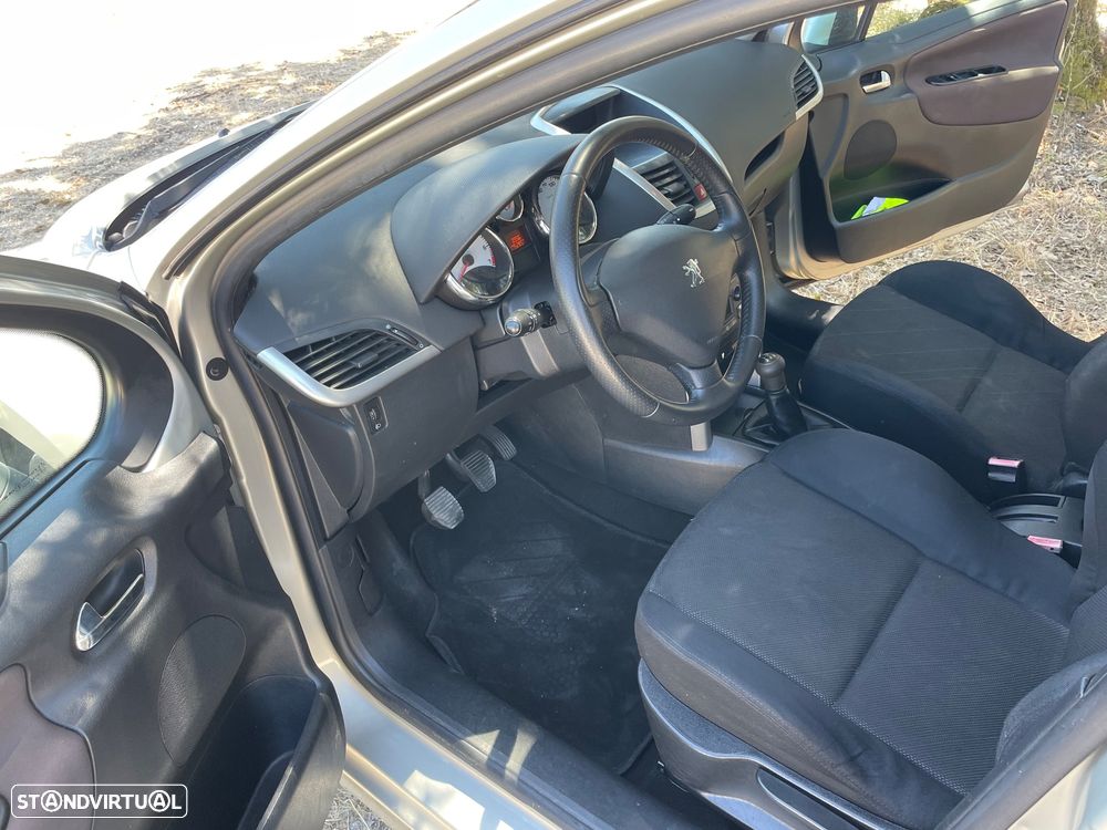 Peugeot 207 1.4 16V Sport - 28