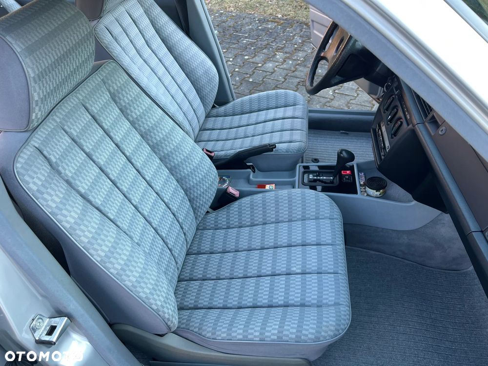 Mercedes-Benz W201 (190) - 35