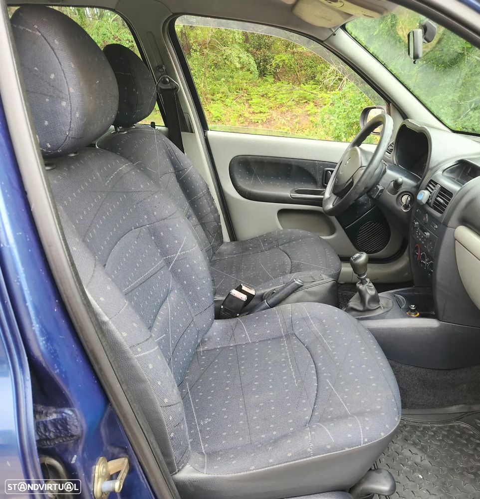 Renault Clio 1.2 16V Privilège - 10