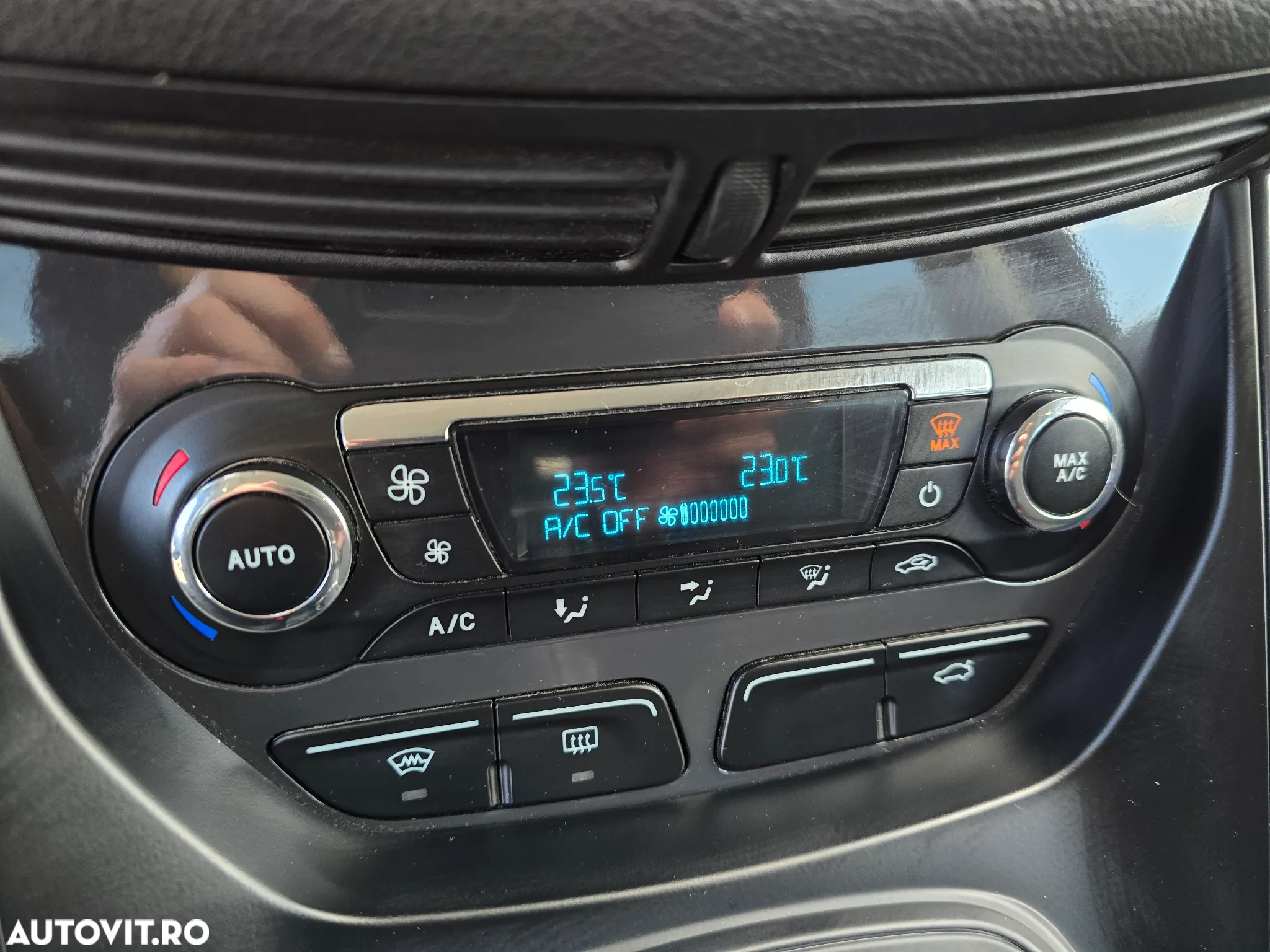 Ford Kuga 2.0 TDCi 4WD Powershift Titanium - 22