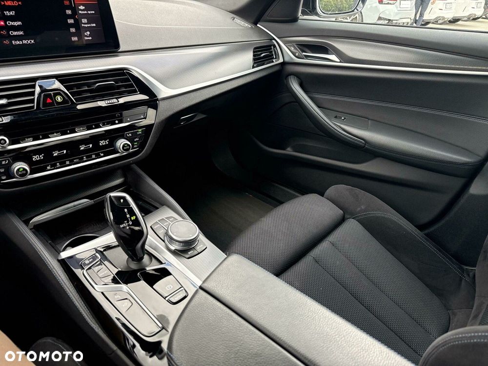 BMW Seria 5 520d M Sport - 16