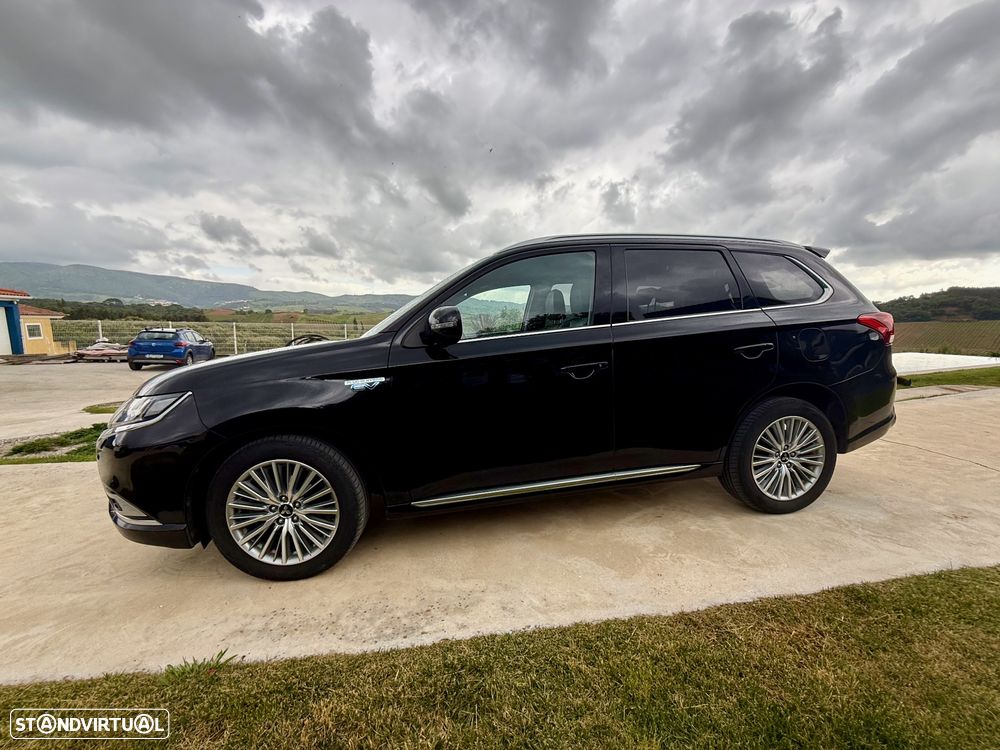 Mitsubishi Outlander - 4