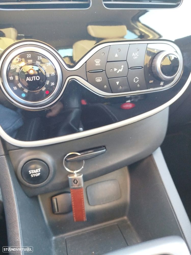 Renault Clio 1.2 16V 75 LIMITED - 9