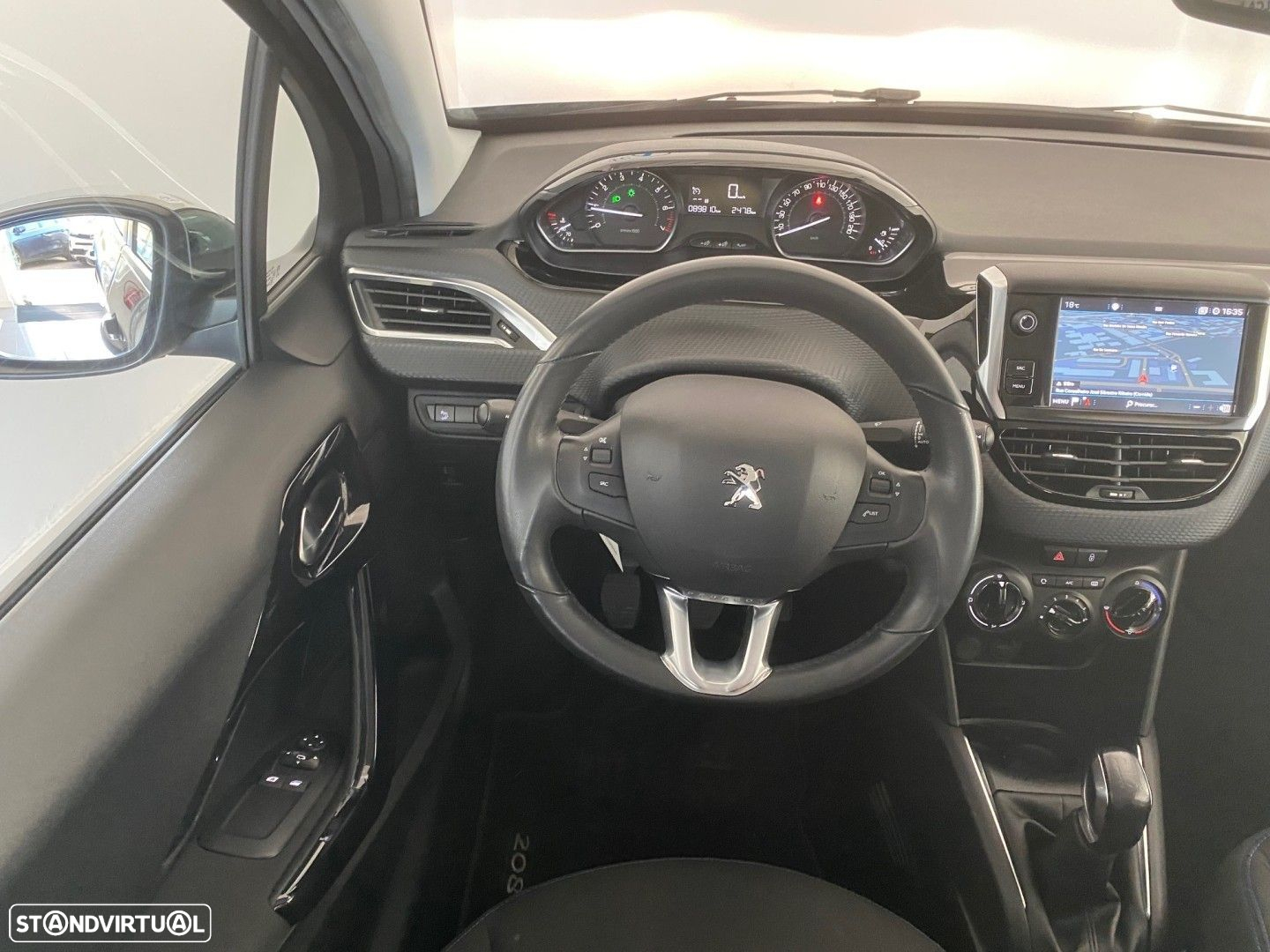 Peugeot 208 1.2 PureTech Signature - 17