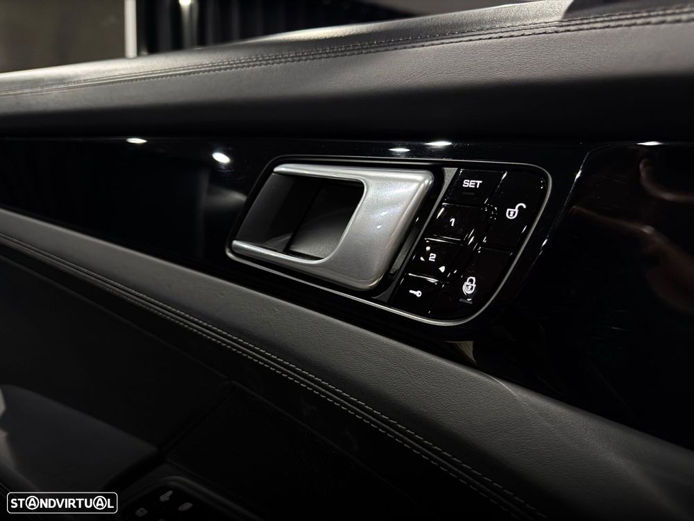 Porsche Panamera 4 E-Hybrid Executive - 22