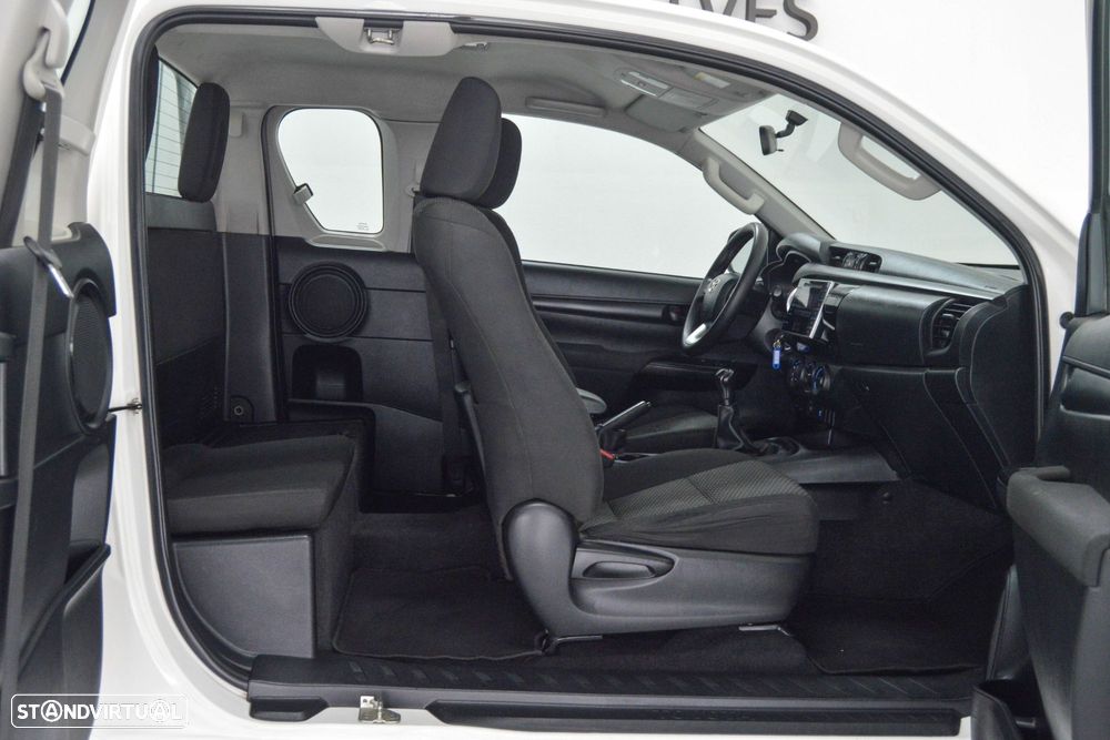Toyota Hilux 2.4 D-4D 4X2 Cabine Extra 3L - 24