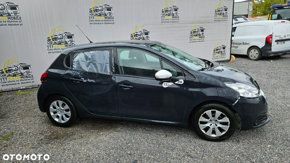 Peugeot 208 - 11
