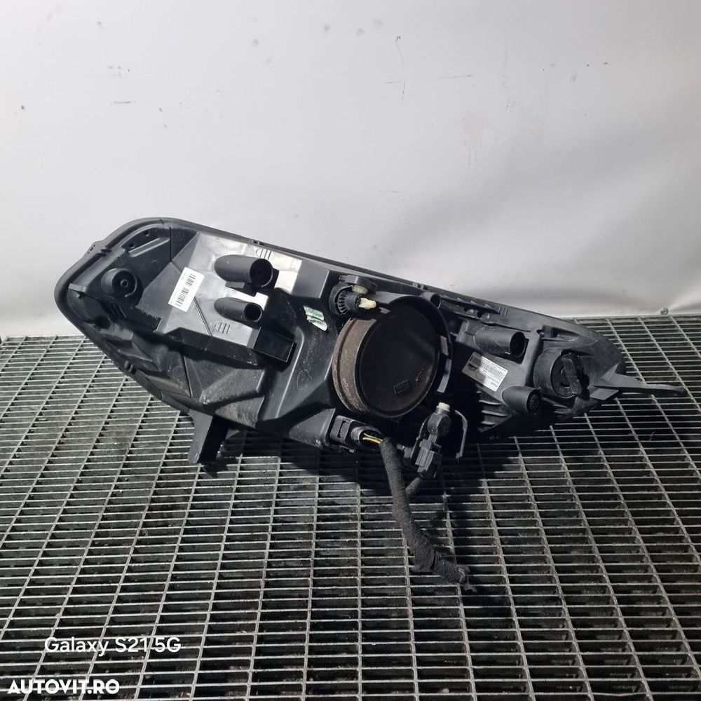 Far Dreapta Ford EcoSport II 2013 - 2017 SUV 4 Usi (1433) Fara xenon - 2