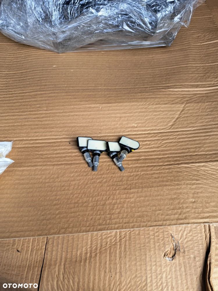 czujnik ciśnienia w Oponie Chrysler 300 Dodge Challenger Charger 68487472AA Czujnik ciśnienia TPMS - 2