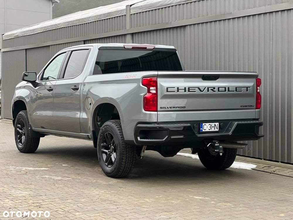 Chevrolet Silverado - 3