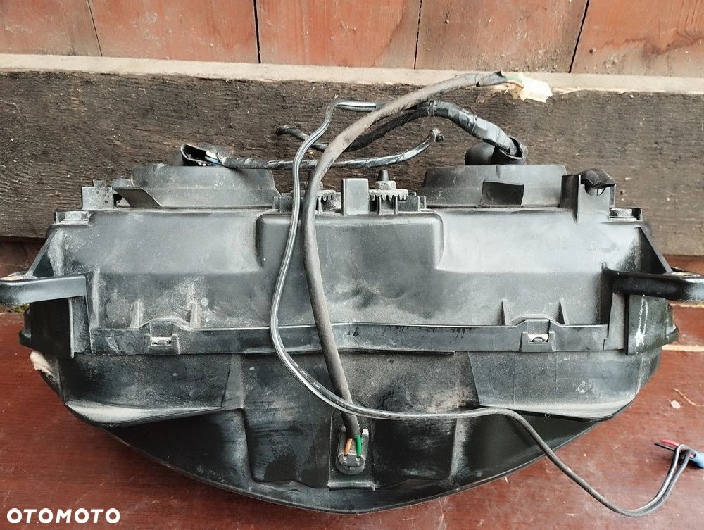 Honda Varadero 1000 XL 1000 SD01 reflektor lampa przód - 9