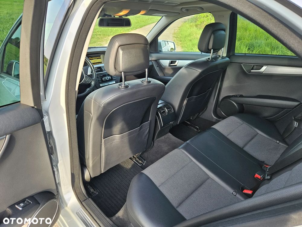 Mercedes-Benz Klasa C 220 CDI DPF (BlueEFFICIENCY) 7G-TRONIC Avantgarde - 10