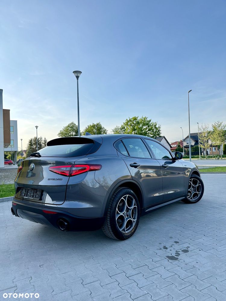 Alfa Romeo Stelvio 2.2 16V AT8 - 9