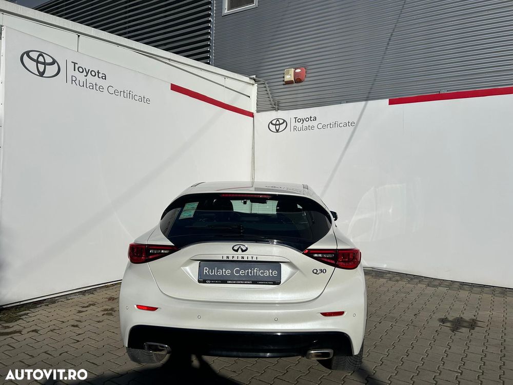 Infiniti Q30 2.2d DCT AWD Premium Tech - 11