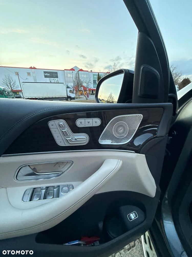 Mercedes-Benz GLS - 22