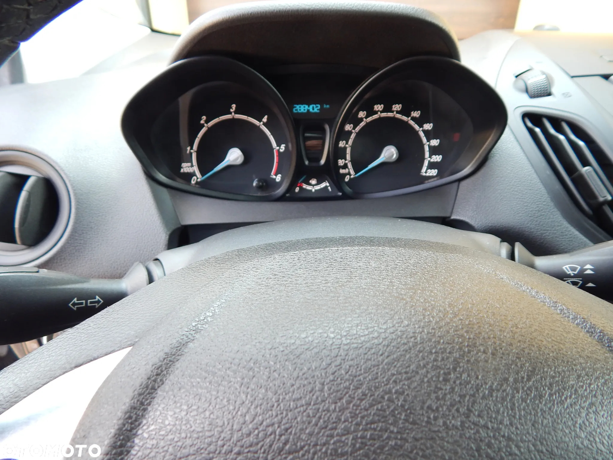 Ford COURIER - 6