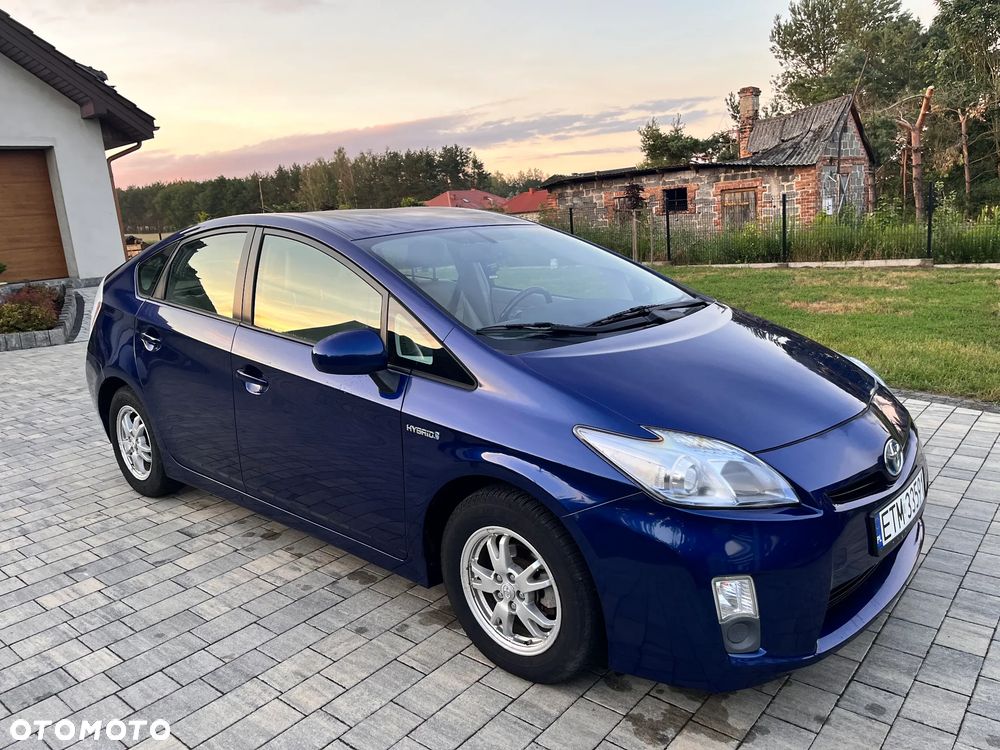 Toyota Prius (Hybrid) - 3