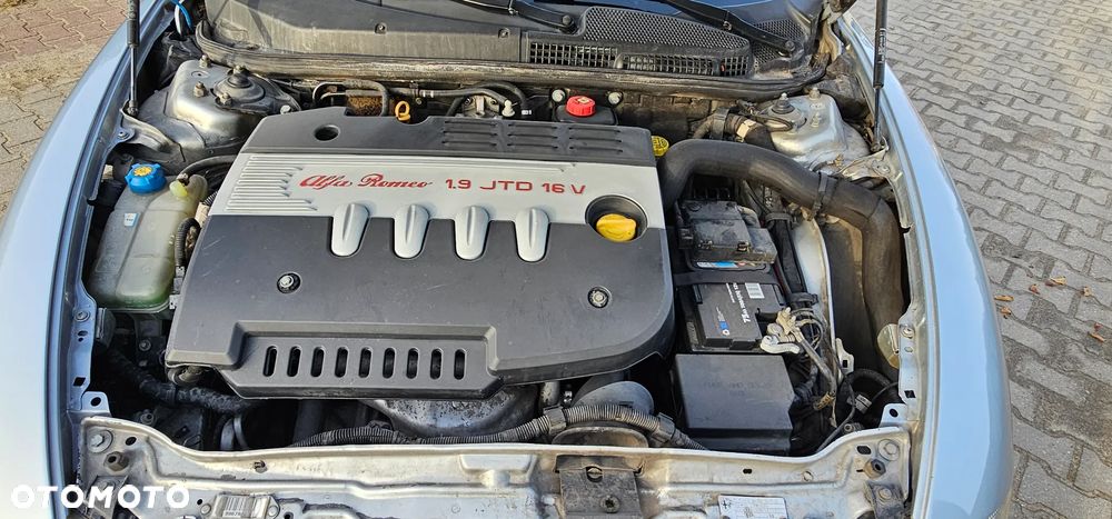 Alfa Romeo GT 1.9JTD 16V Distinctive - 11