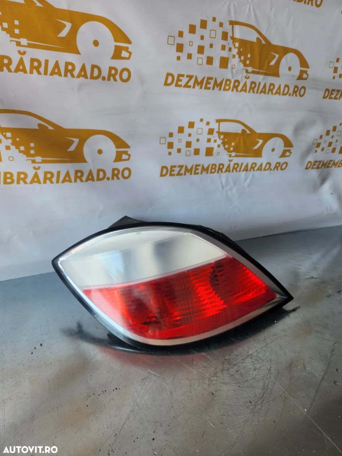 Lampa Stop Stanga Opel Astra H Hatchback - Dezmembrari Arad - 1