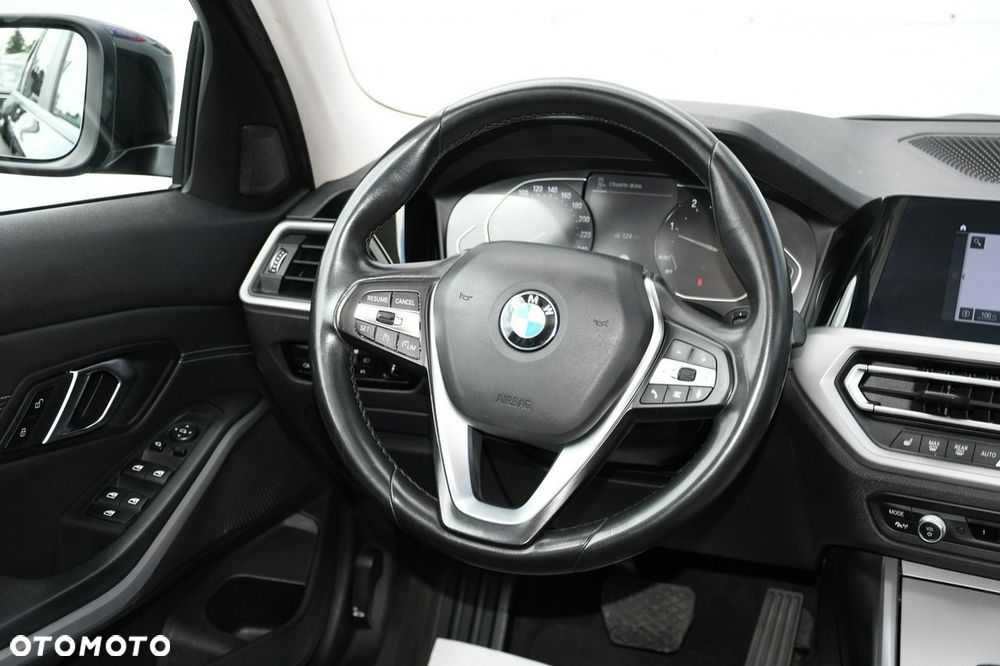 BMW Seria 3 320d mHEV - 22