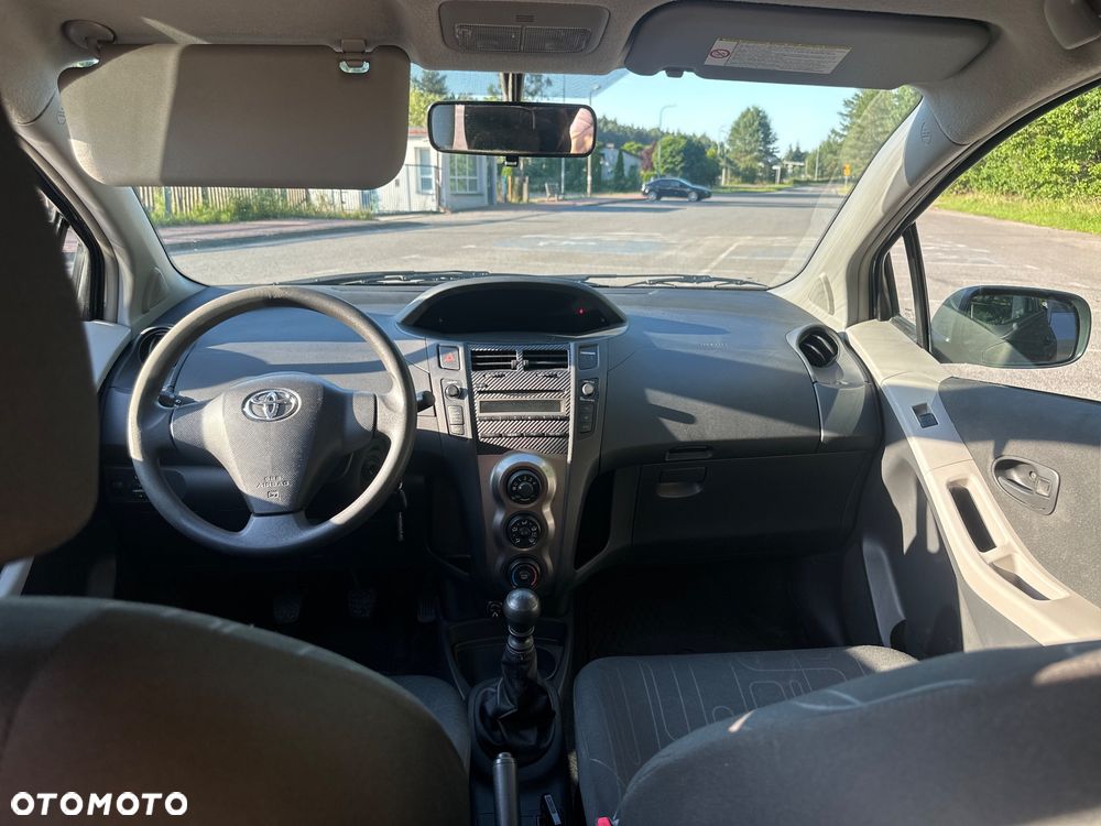 Toyota Yaris - 33