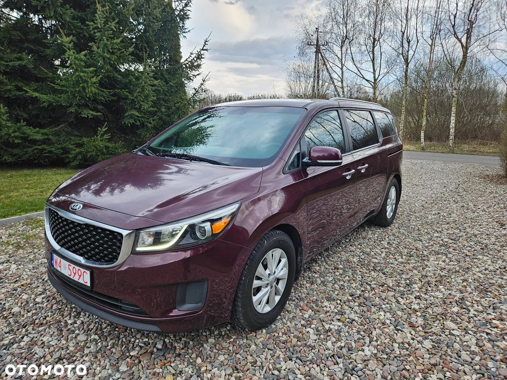 Kia Sedona - 1