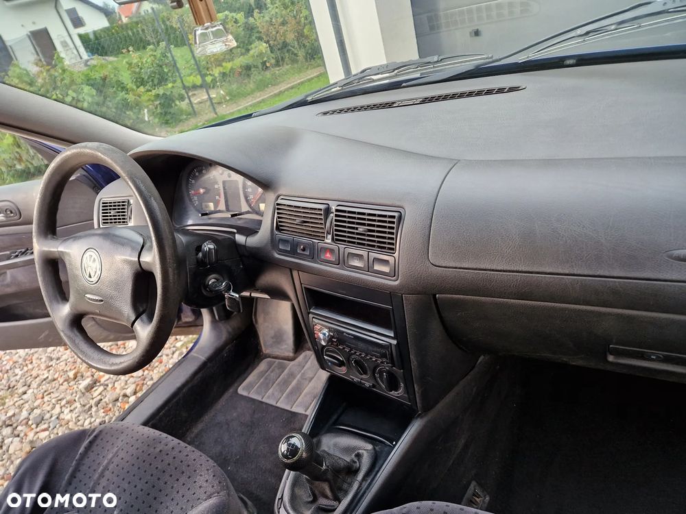 Volkswagen Golf 1.6 - 7