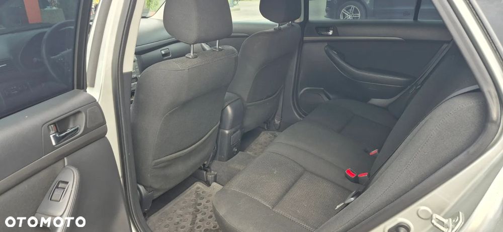 Toyota Avensis 2.0 VVT-i Combi Edition - 16