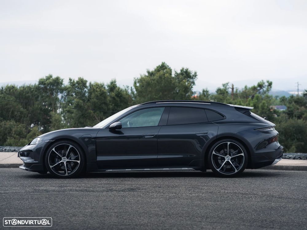 Porsche Taycan Cross Turismo 4 - 3