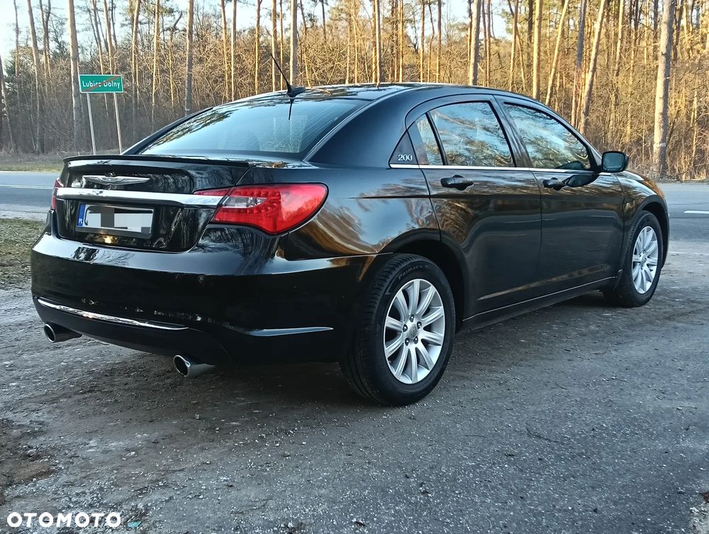 Chrysler 200 - 5