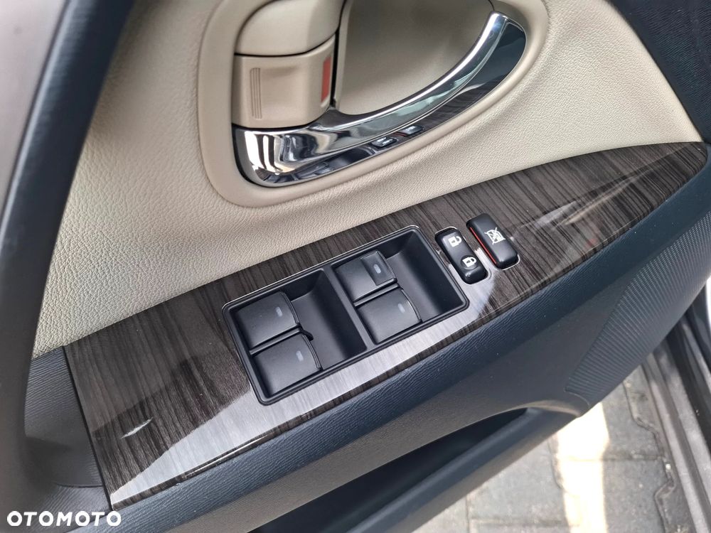 Toyota Avensis 1.8 Premium - 26