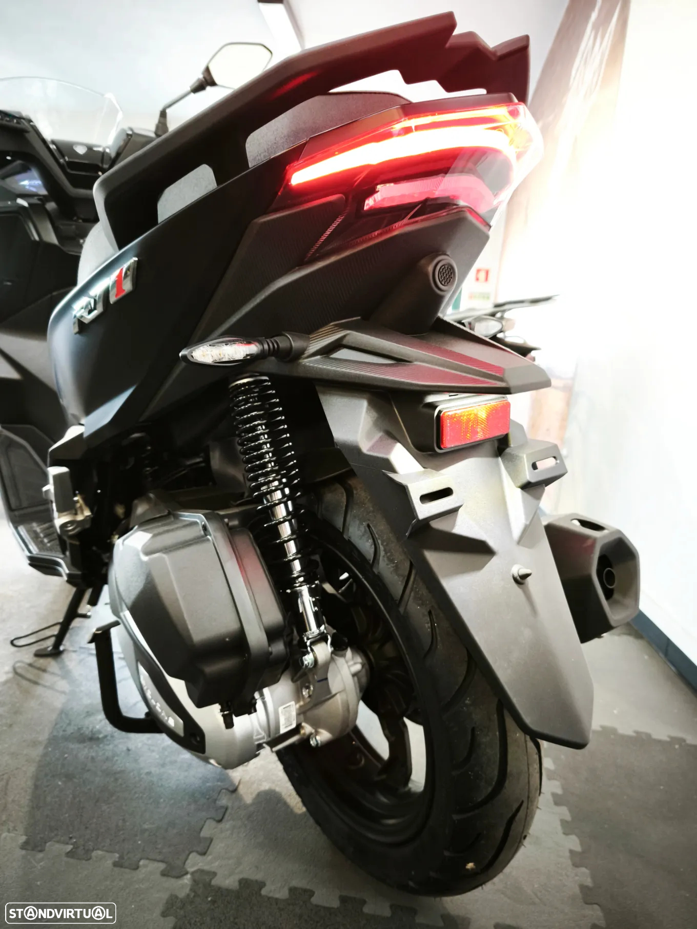 Cyclone 125 Scooter - 13