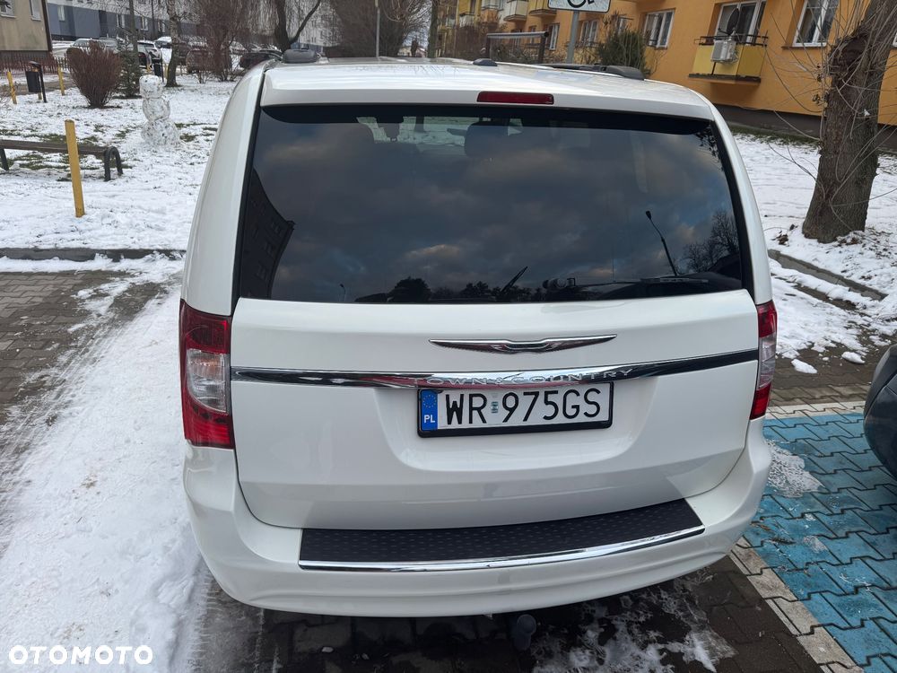 Chrysler Town & Country - 23