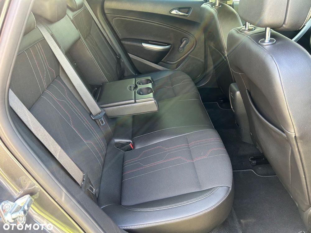Opel Astra 1.4 Turbo 150 Jahre - 16