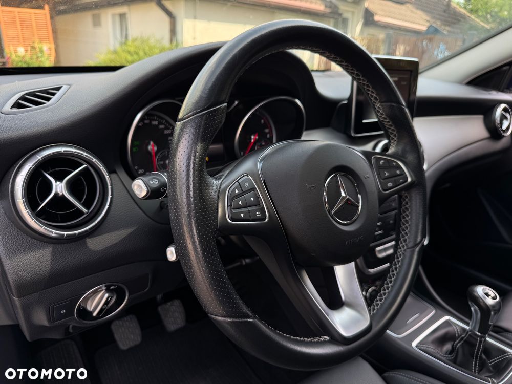 Mercedes-Benz CLA 180 d AMG Line - 5