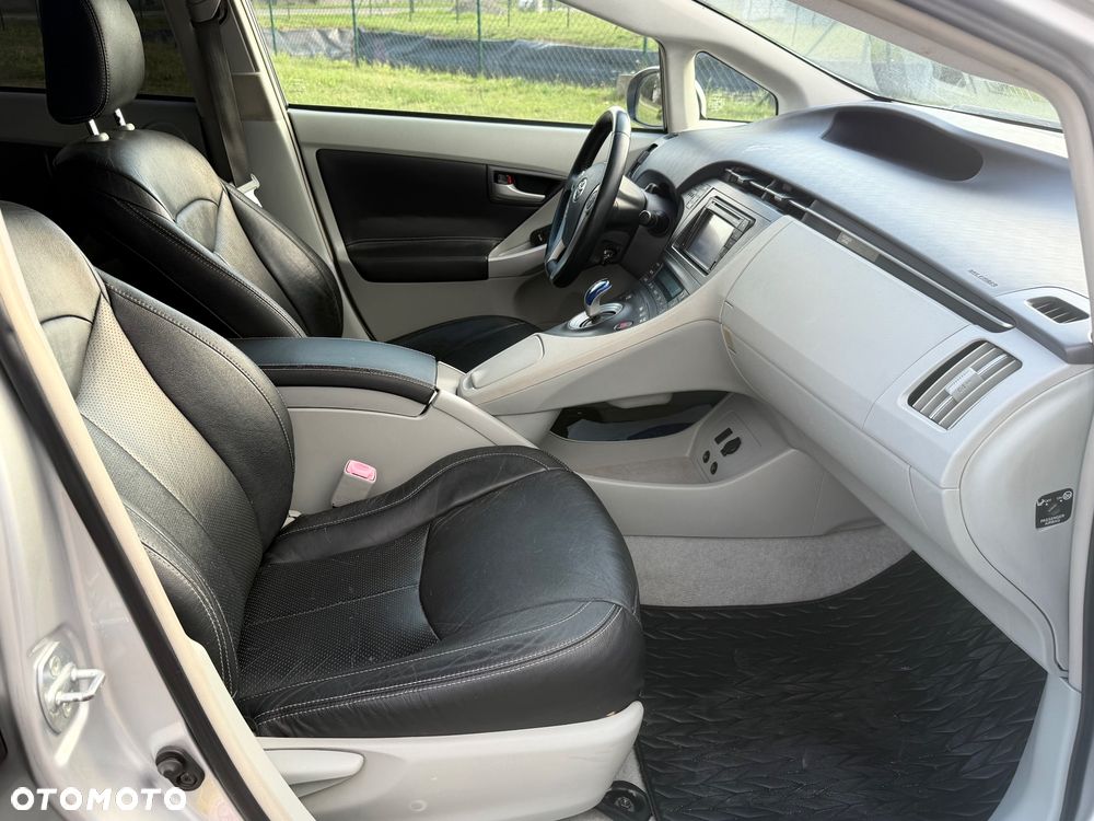 Toyota Prius 1.8 HSD Prestige - 17