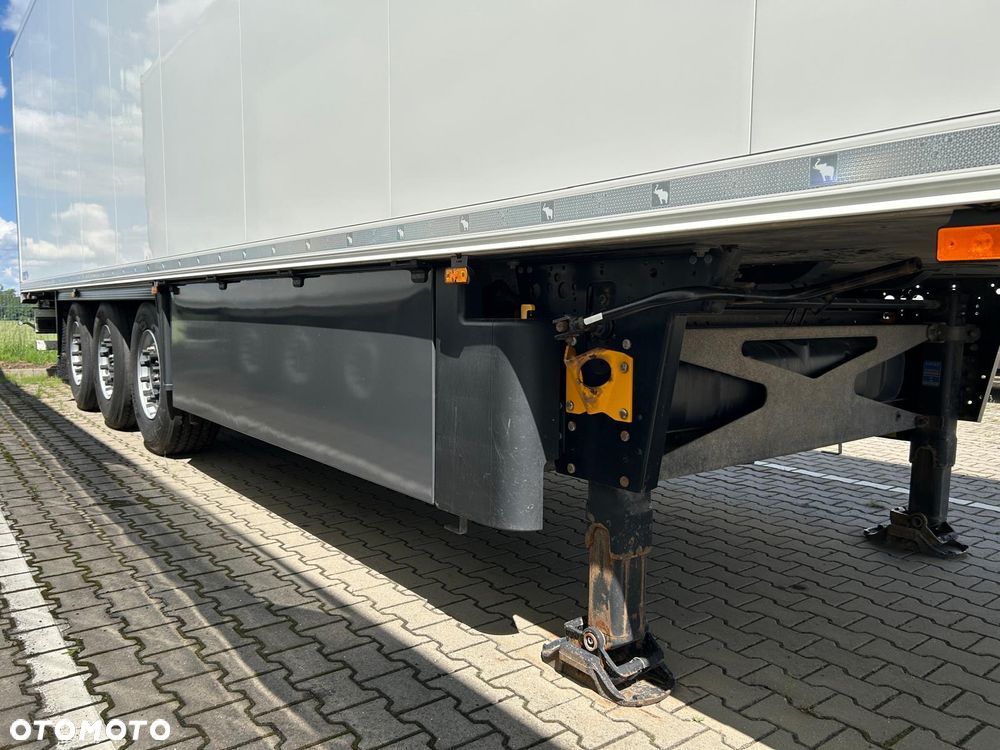 Schmitz Cargobull ThermoKing SLXi300; Dopplestock; Uchwyty promowe, Paleciara - 12