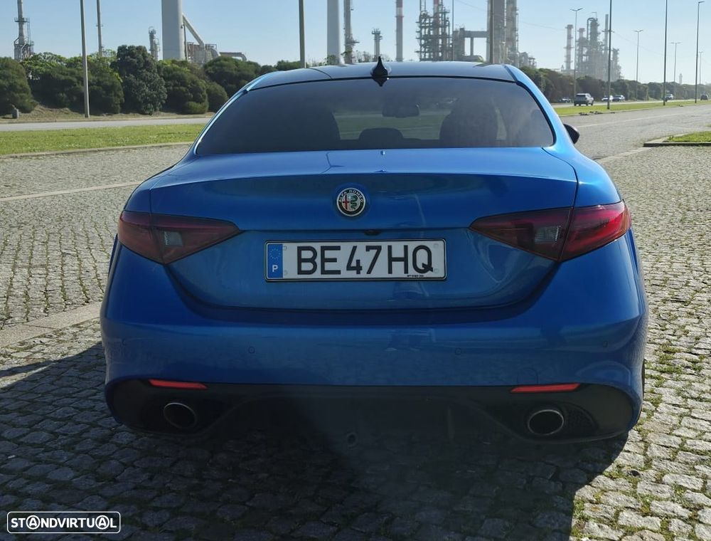 Alfa Romeo Giulia 2.0 Turbo 16V AT8-Q4 Veloce - 4